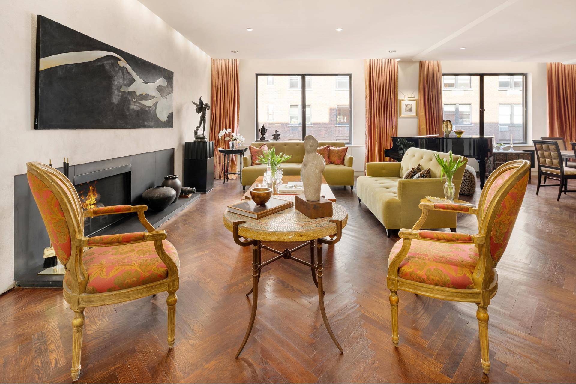 In the heart of Carnegie Hill's Historic District and in one of Manhattan's luxury prewar cooperative buildings, is apartment 10B.