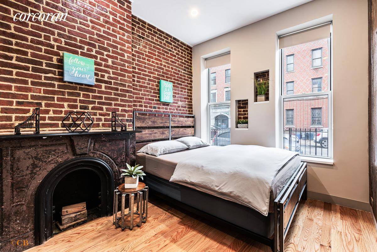 One Of A Kind ! ! Fully furnished unfurnished duplex 2 Master Bedrooms 1000 sf entertainment floor and 3 full bathrooms located in prime Williamsburg !