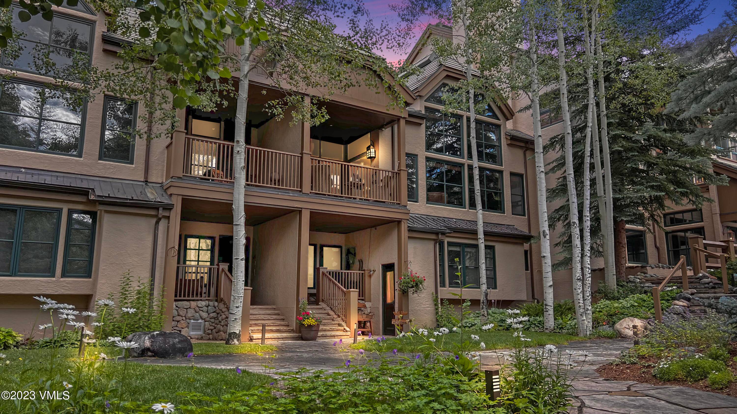 Within Beaver Creek Colorado, recognized as one of the world's most prestigious resort communities, lies SaddleRidge Villas, the perfect year round vacation home.