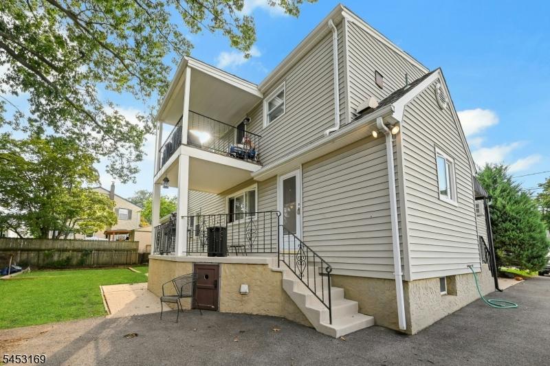 Side Entrance-Porch view
