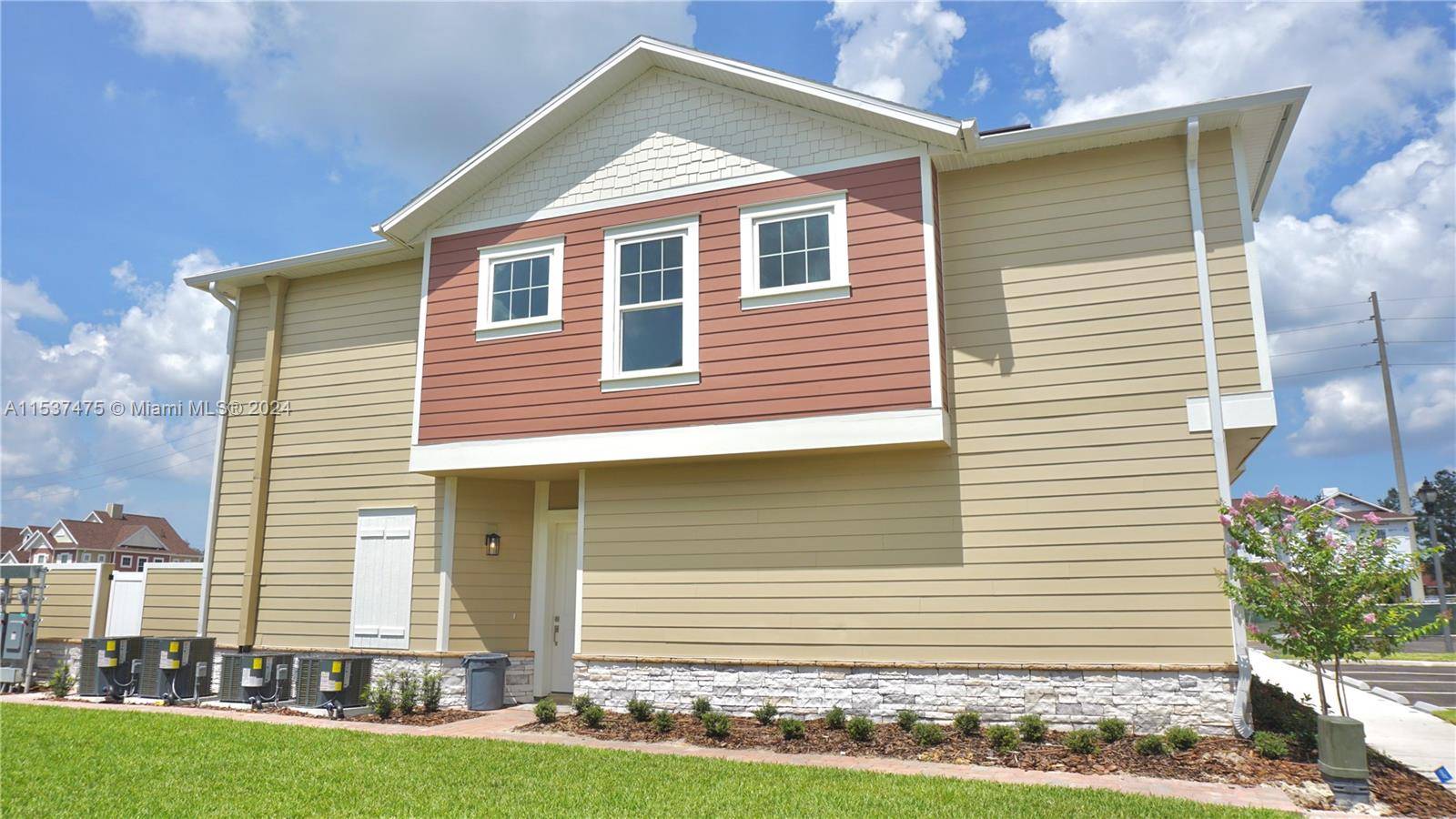 Awesome opportunity to acquire your investment property at the Summerville community, zoned for long and short term rentals, conveniently located on the west side of Irlo Bronson Memorial road, surrounded ...