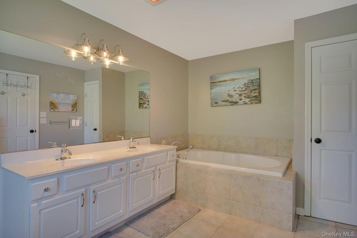 Primary Ensuite Bath - Photo 2
