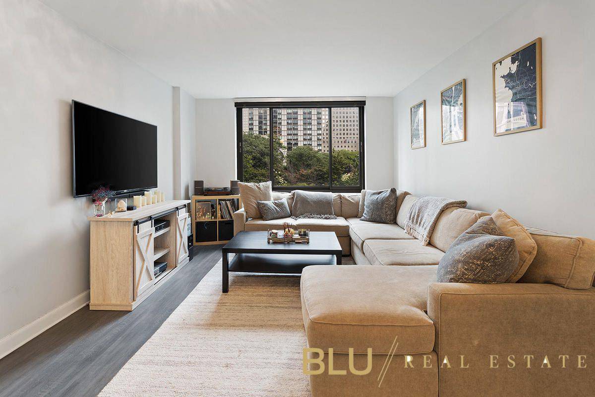 Without question the most beautifully renovated 1BR in the Hudson View West condominium !