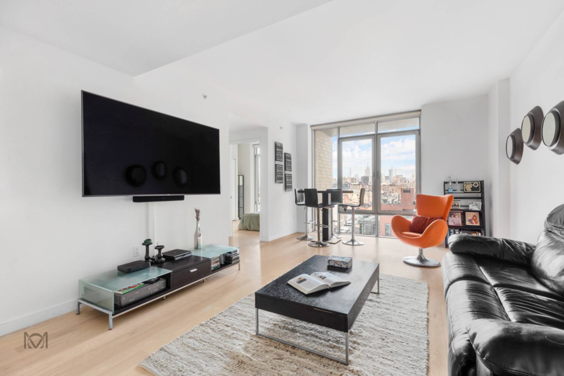 High Floor TriBeCa Condo with Stunning Skyline ViewsThis rarely available high floor unit has it all.