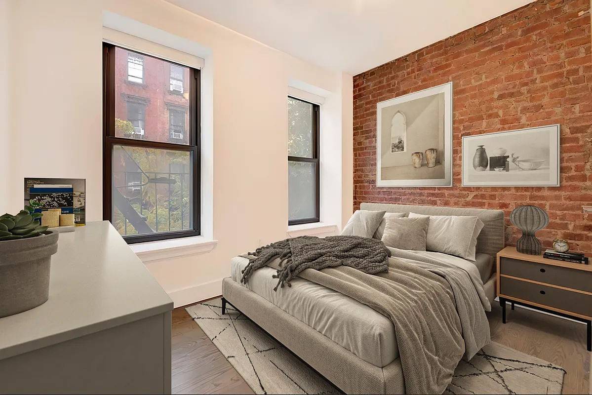 Beautifully Renovated TRUE 3BR w IN UNIT LAUNDRY amp ; PRIVATE ROOFTOP CABANA just in time for summer !