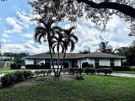 Your Tequesta Country Club home awaits you !