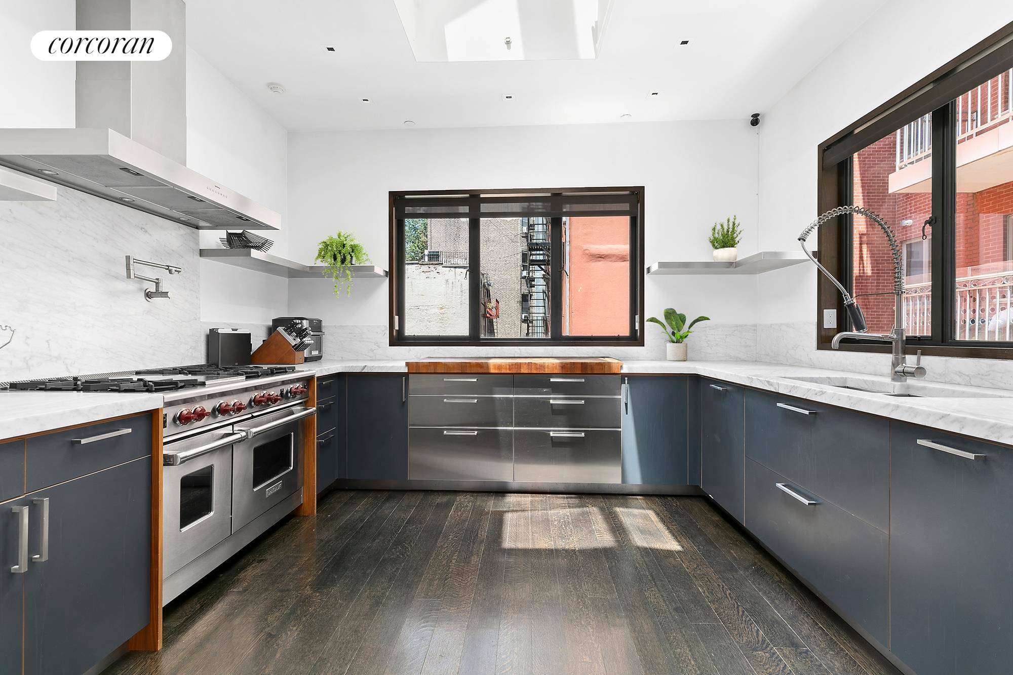 WELCOME HOME TO NOLITA'S PERFECT TOWNHOUSE !