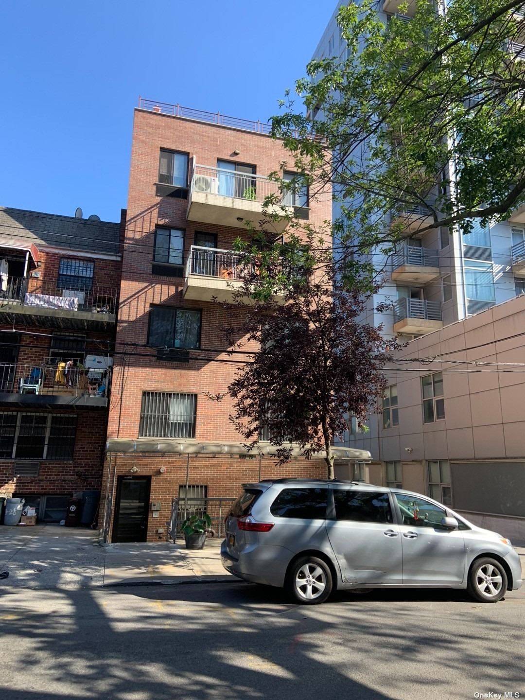 Location ! in the heart of Flushing, one block away from Main st, close super market, restaurant, banks, and close to No.