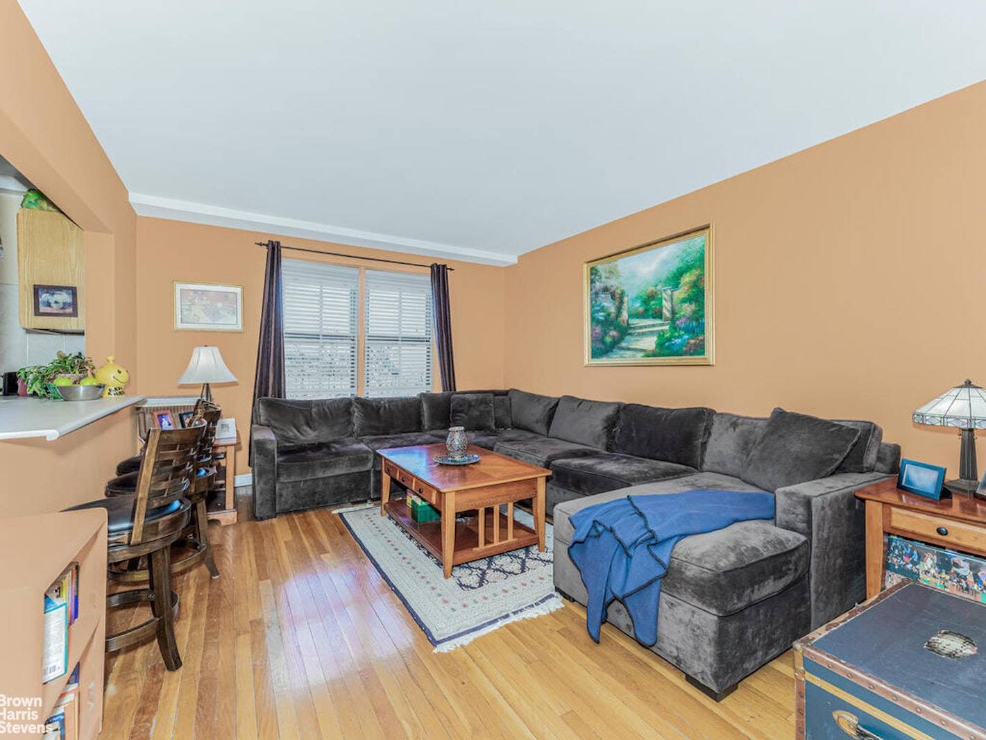 This is a real deal for this spacious real 2 Bedroom located in Central Riverdale, close to the 1 Train, shops and restaurants.