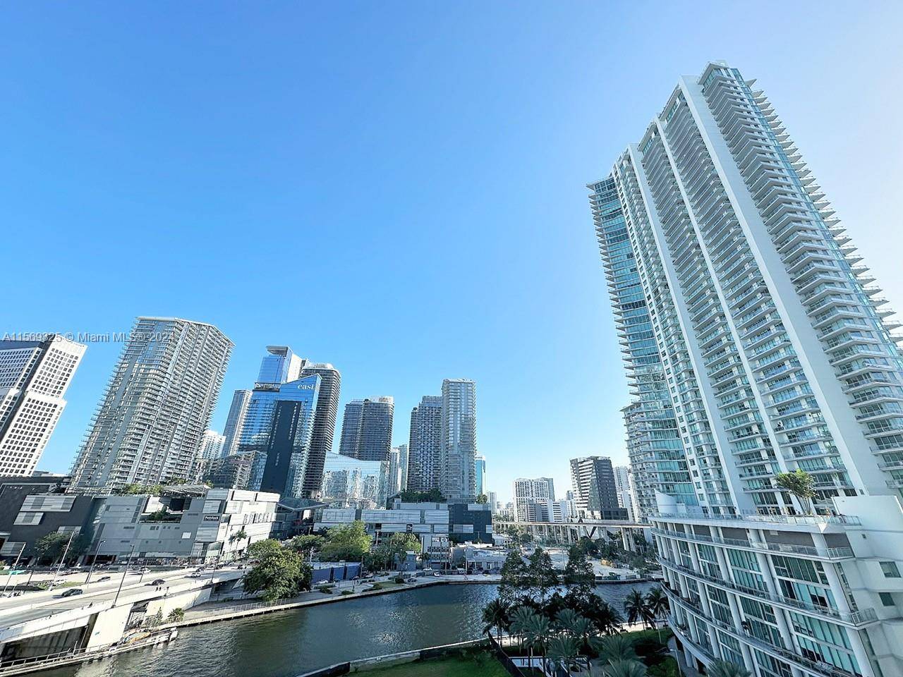INCREDIBLE ! ! PRIME DOWNTOWN BRICKELL LOCATION !