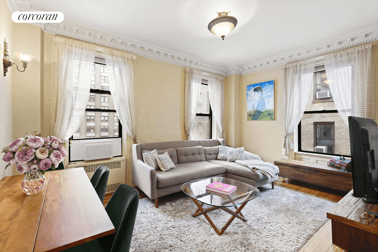 Step into sophisticated living with this stunning, quiet, 1 bedroom apartment nestled in the center of Manhattan.