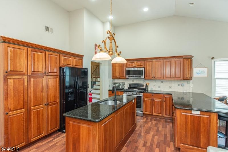 KITCHEN/Granite/Island