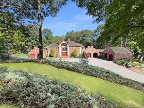 Welcome to 177 Long Close Road one of Stamford's most distinctive estates.