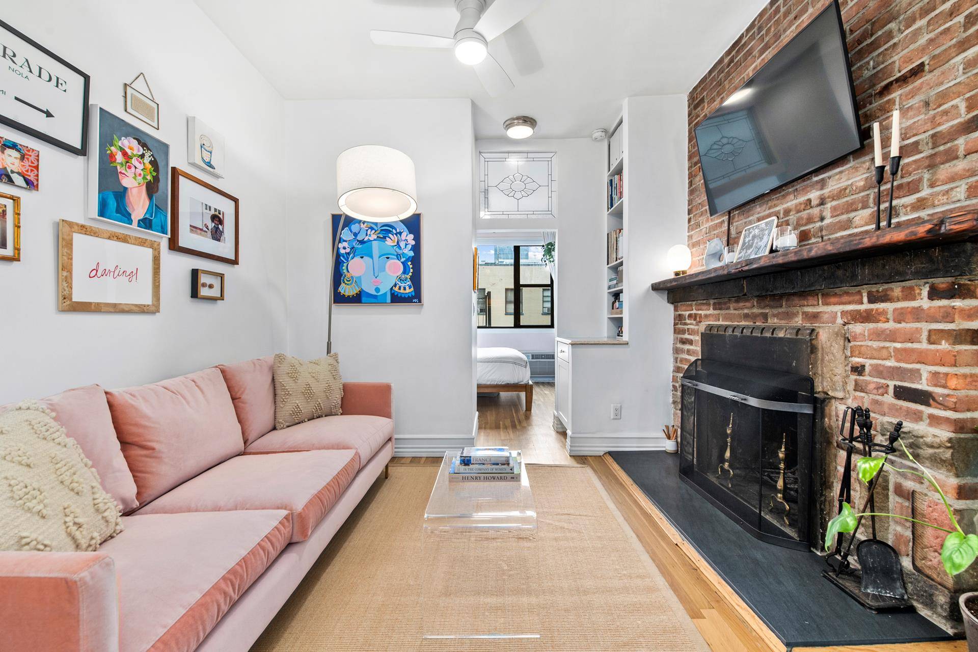 Superb renovated Chelsea pre war one bedroom apartment !