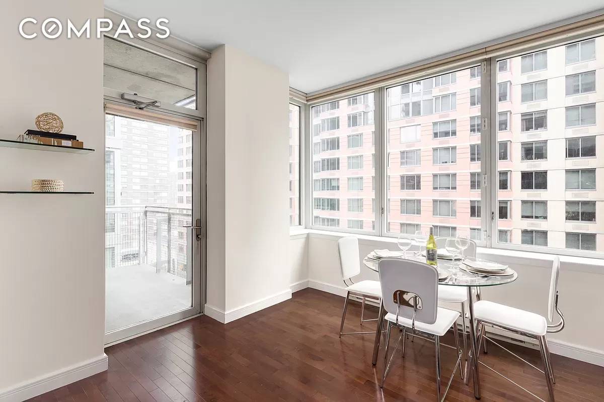 This stunning 2 bedroom apartment features dark hardwood floors, 3 Zone Central Heat AC, Washer Dryer, a large open chef s kitchen with etched glass cabinetry, crystalline quartz countertops, stainless ...