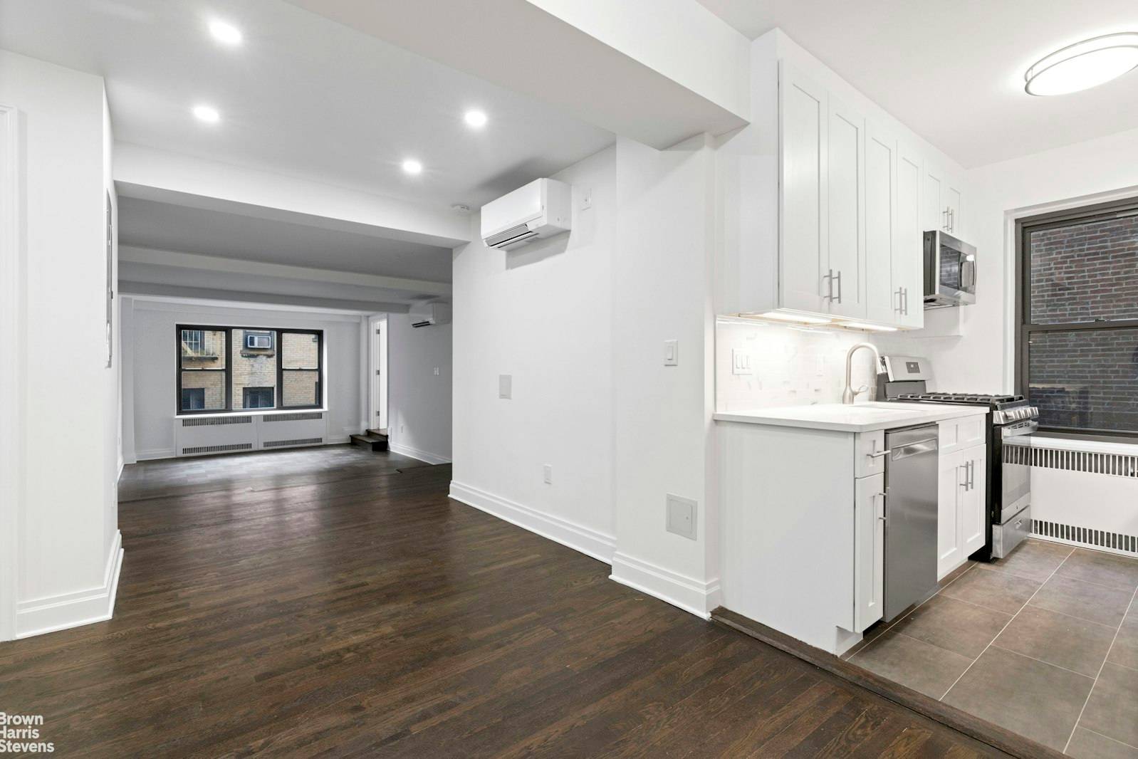 Don't miss the opportunity to live in this great building in the heart of Upper East Side.