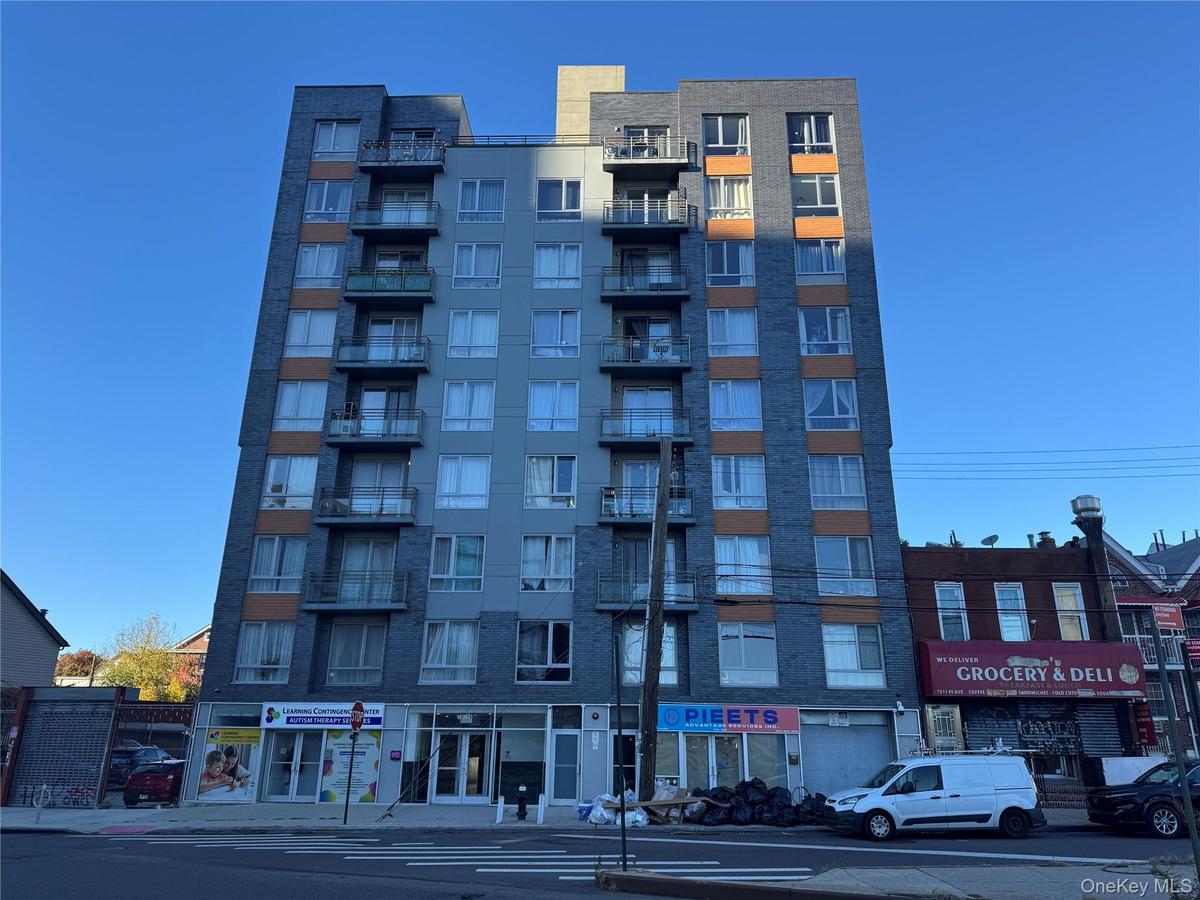 View of apartment building / complex