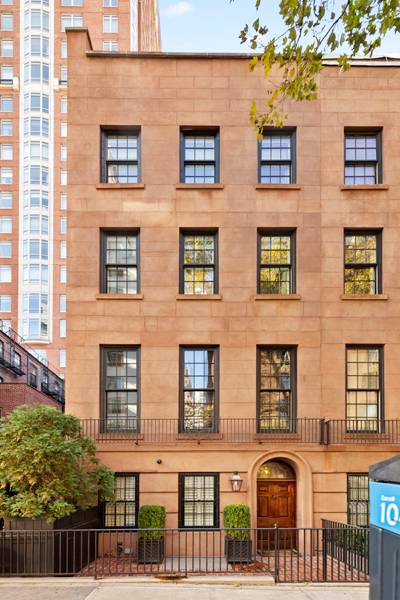 164 East 66th Street is a stunning, meticulously renovated 18.