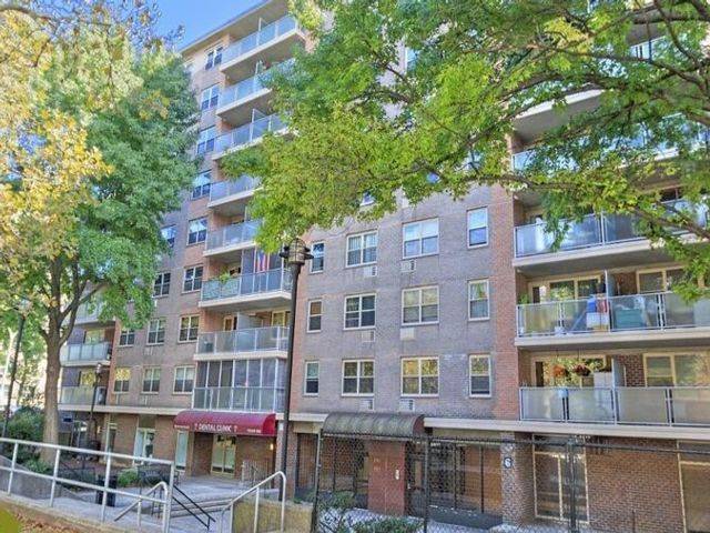 Brooklyn Most desirable Meadowwood at Gateway East campus most desirable 2 bedroom on 6 floor with unobstructed Manhattan skyline view REAL 2 bedroom appx 770 sq ft condo FHA approved ...