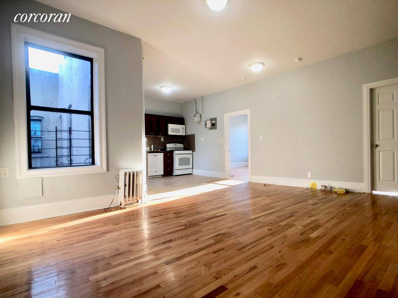 Massive 4 bed, 2 bath King and Queen Bedrooms Newly renovated four bedroom apartment with a huge living room, The apartment features a recently renovated, windowed kitchen including a microwave ...