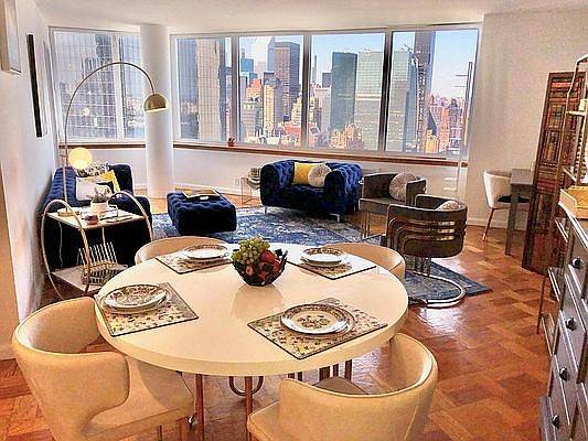 Penthouse The Horizon at 415 East 37th StreetTenant in Place paying 7500 a month, Lease details upon request, Showings must have 24 hours noticePENTHOUSE level Stunning 2 bed 2 bath ...