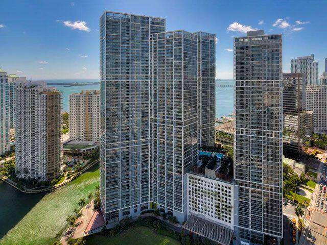 Welcome to the Breathtaking Panoramic Views from 28th floor to the Miami River, City Bay.