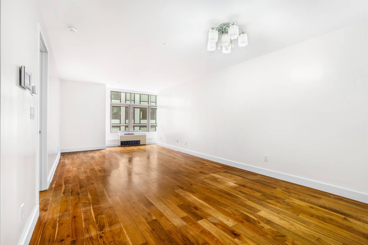 LOWEST PRICE FOR A STELLAR 1 BED 1 BATH in POWERHOUSE NEAR WATERFRONT Take the 3D Tour for a Virtual Walkthrough OR Book your In Person Showing today !