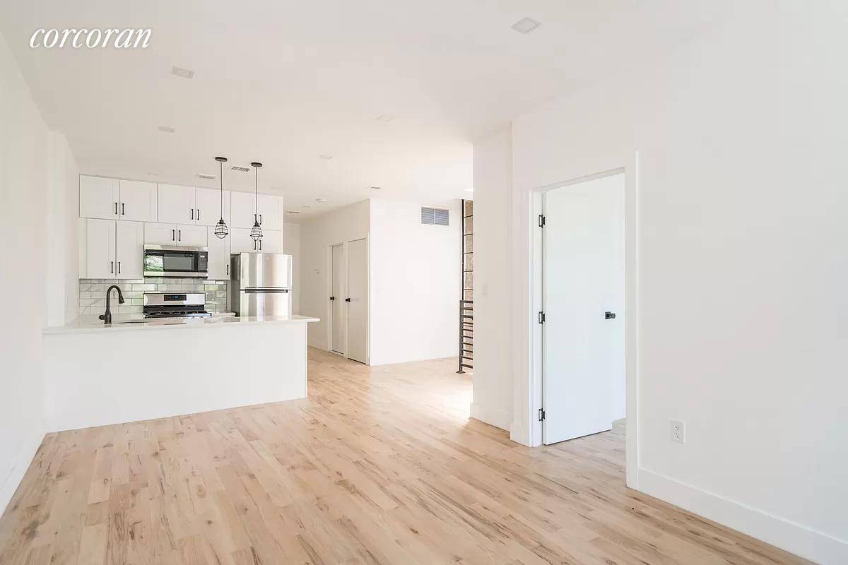 297 Hinsdale Street Apt 2 is a beautiful, newly renovated 3BR 2bath apartment with W D in unit located in burgeoning East New York.