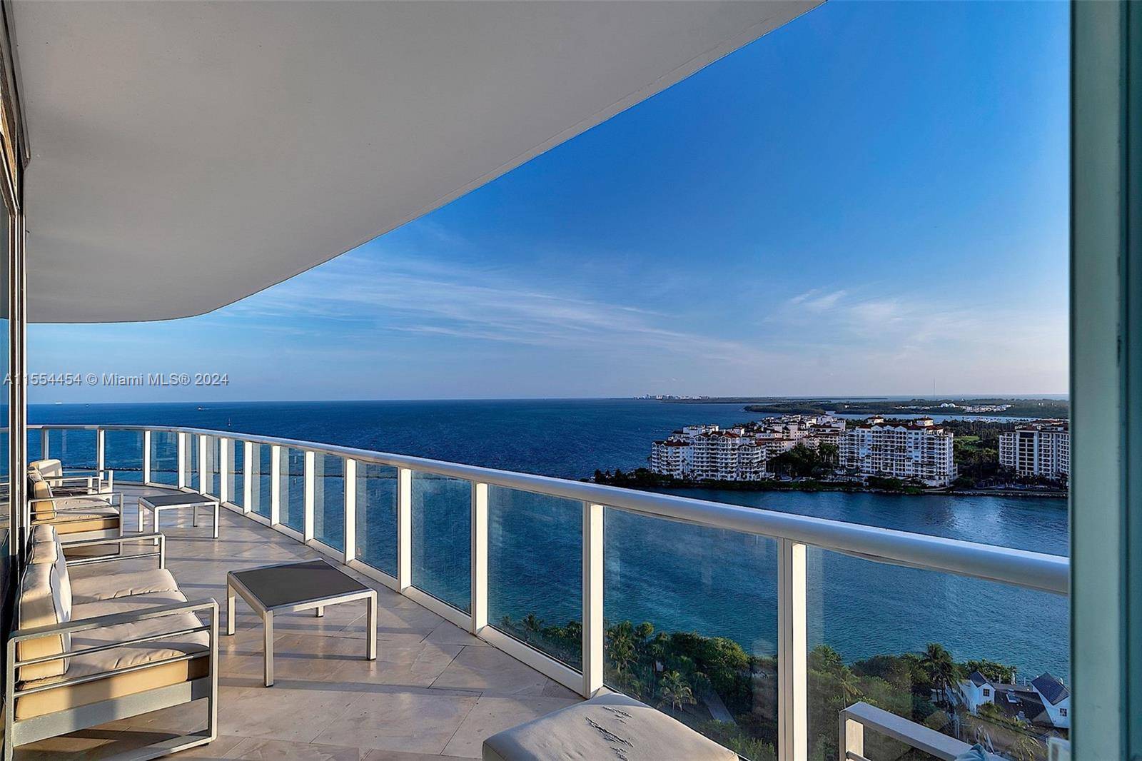 Available June 3rd for 4 6 months This spectacular corner unit in Continuum South Tower offers panoramic water views from city to ocean ; including a view over Fisher Island ...