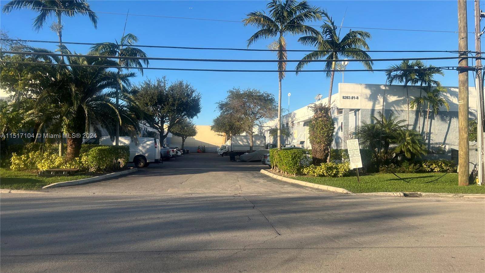 Excellent office Warehouse combination in Medley and Doral Area !