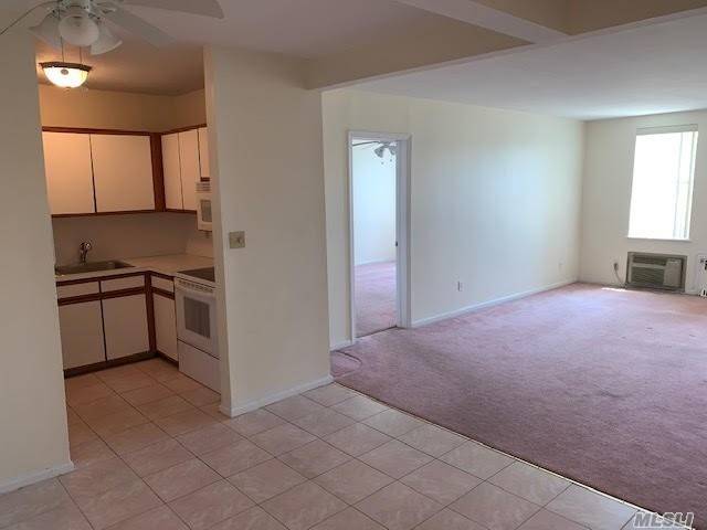 Bright and clean Jr. 4 apt in the heart of Woodmere.