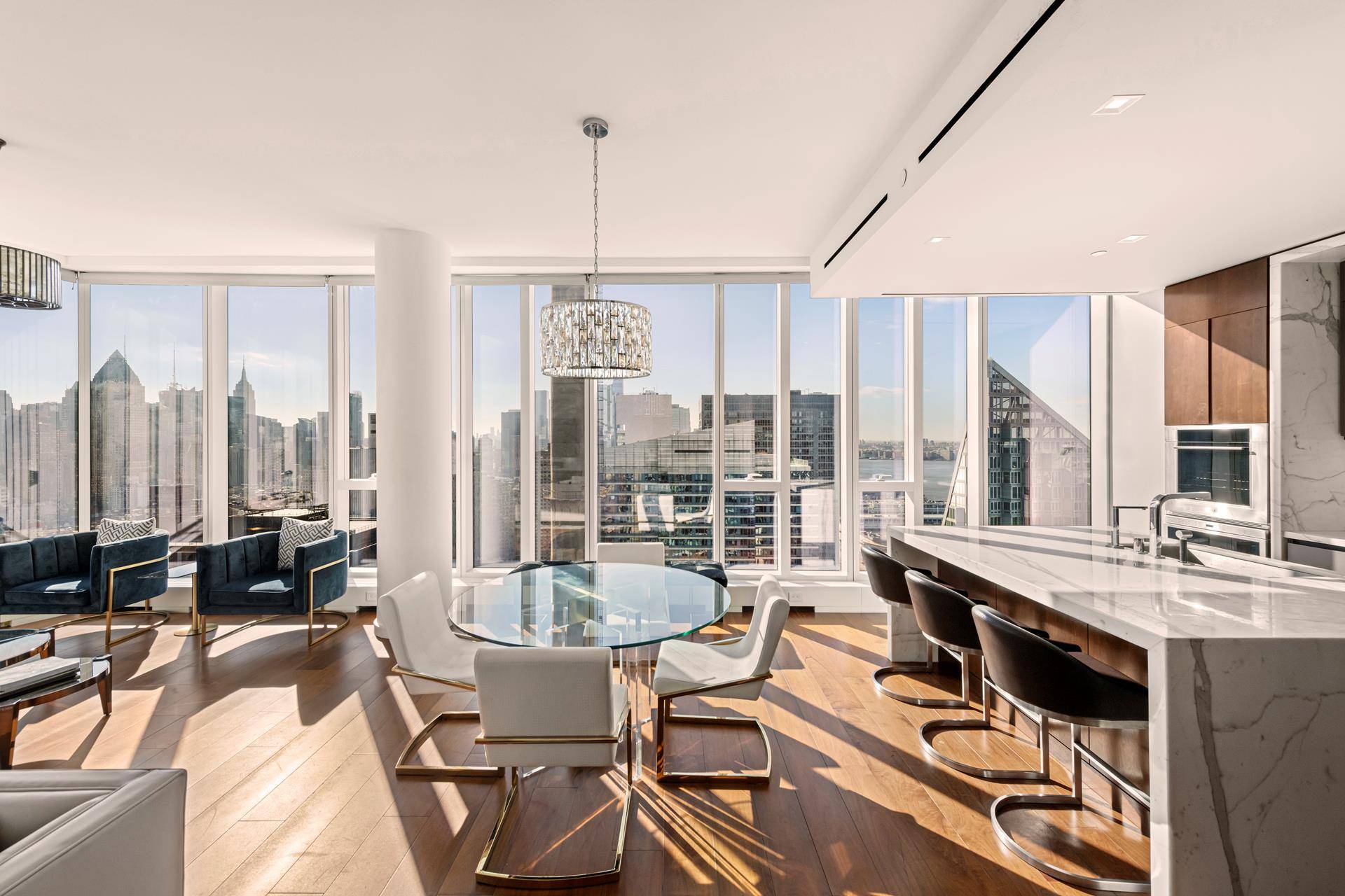 This spectacular four bedroom, four and a half bath corner residence offers some of the most compelling river and city views on the Upper West Side from floor to ceiling ...
