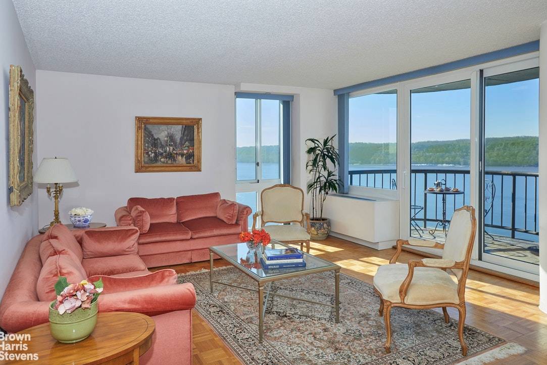 La RIVE 2521 PALISADE AVENUE APT 12A IN RIVERDALE, NYC's NEWEST SUBURB Step onto your PRIVATE OUTDOOR RETREAT withMESMERIZING HUDSON RIVER VIEWS and theINDISPENSABLE GIFT of FRESH AIR !