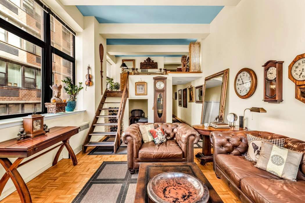 Have it all in this wonderful large 1 bedroom or convertible 2 corned loft apartment featuring walls of windows, soaring ceilings and tons of light.