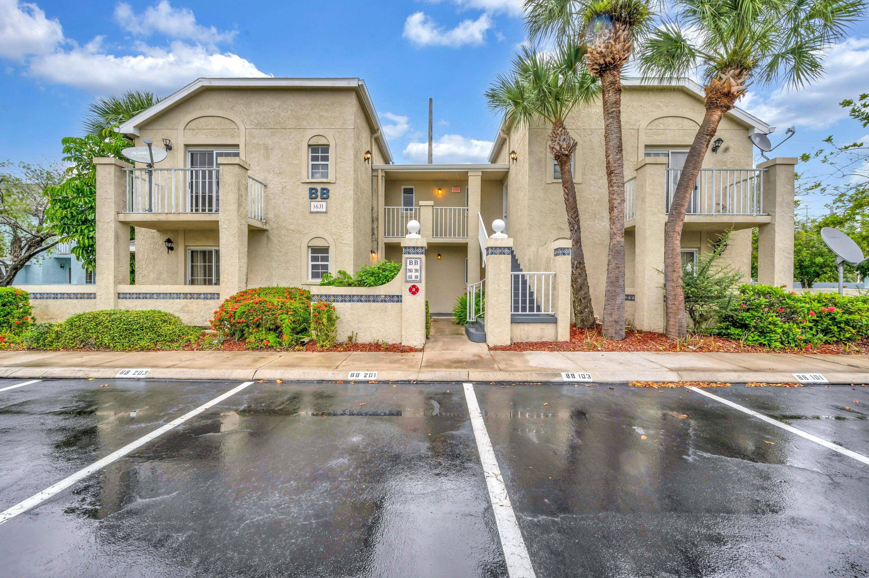 Check out this charming first floor 2 2 condo with low HOA fees !