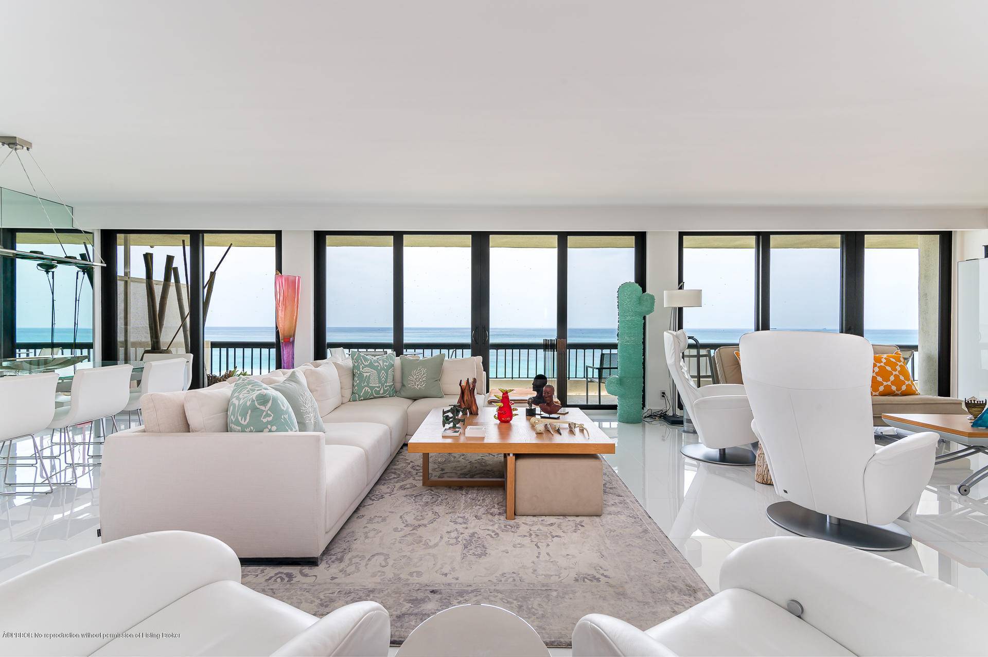 Spectacular Direct Ocean views can be seen from all rooms in this desirable Beach Point condominium.