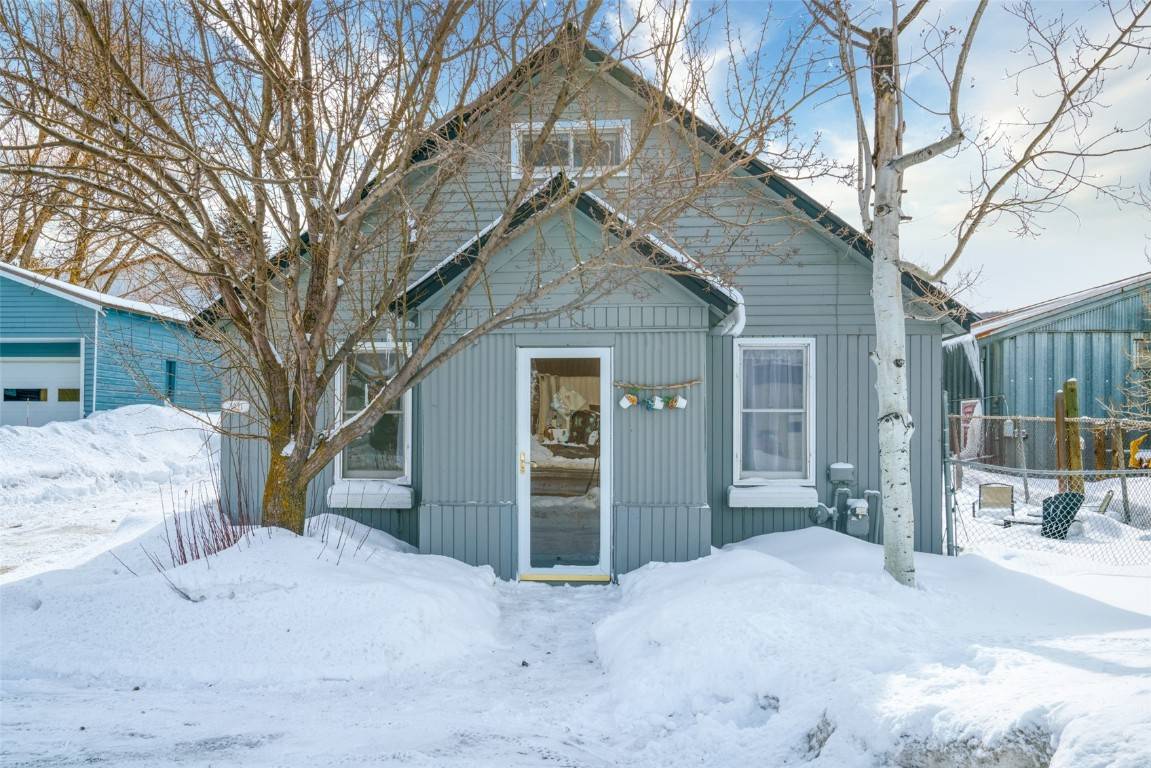 Conveniently located just a few blocks from the Yampa River, the core trail, and the library, and less than half a mile to both downtown Steamboat s shops and restaurants, ...