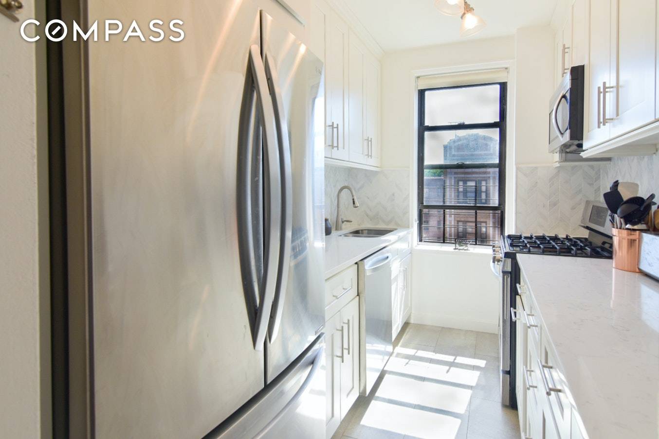 Spacious, bright and beautifully renovated, this high floor 2 Bedroom is a must see !