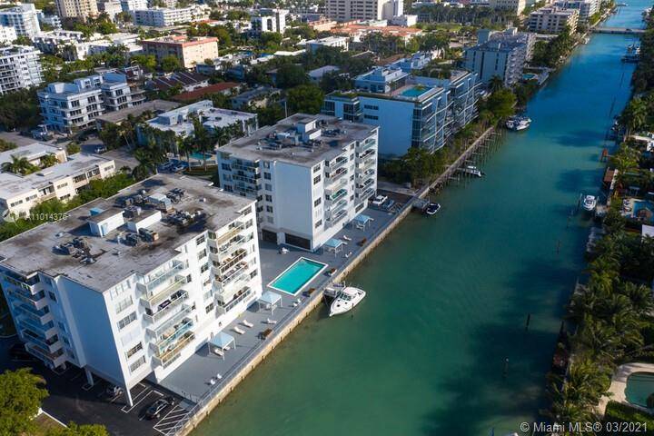 Do not miss the opportunity to live the exclusive islands of Bay Harbor this oversized 2 beds 2.