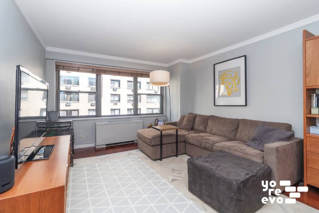 Spacious one bedroom located in the heart of Union Square !