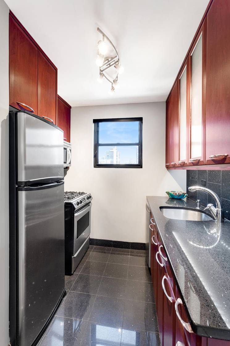 Welcome home to this renovated, high floor, over sized one bedroom apartment !