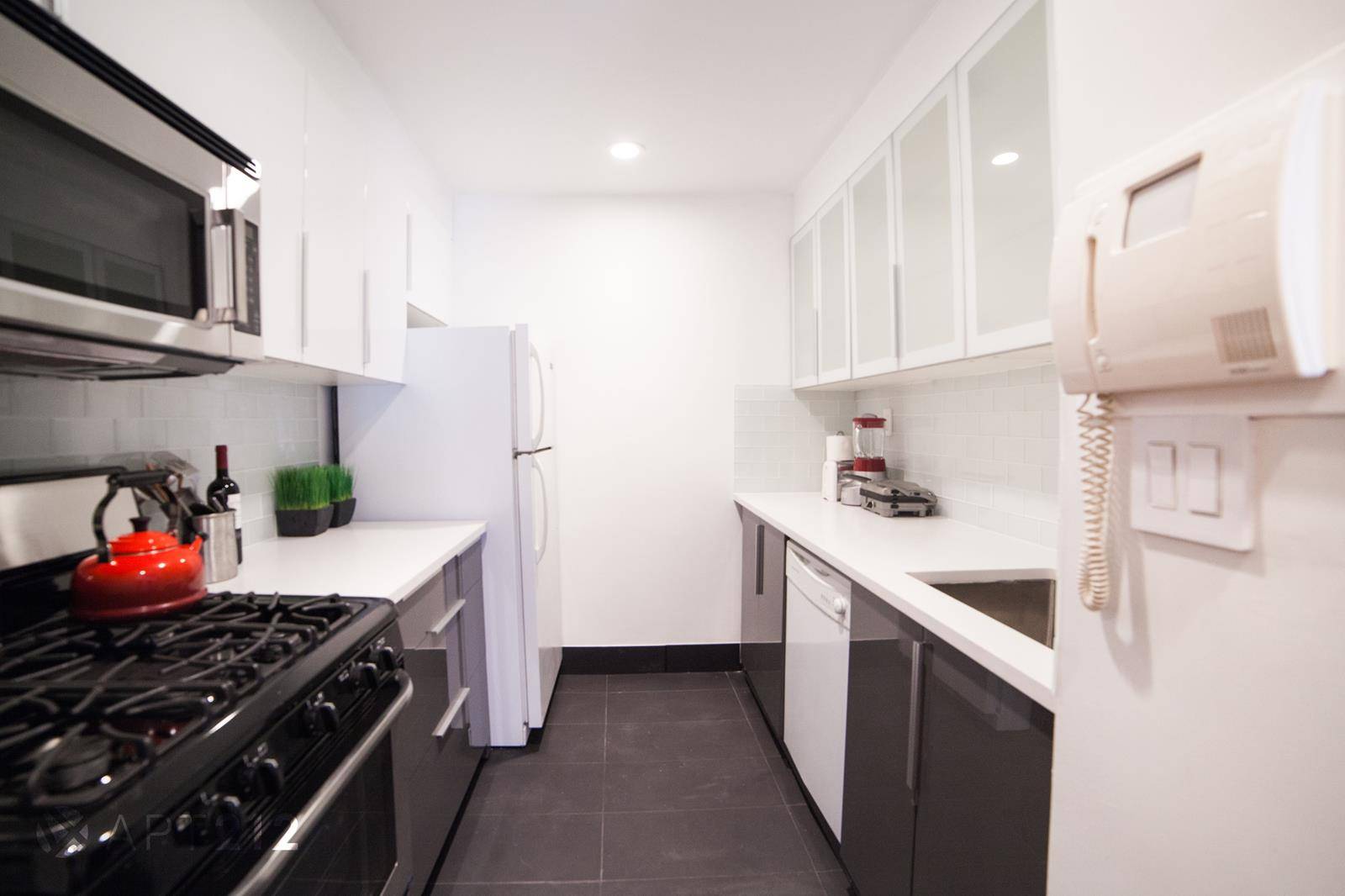 With 800 square feet, this one of a kindcondominium on the corner of Grand andMulberry, in the heart of NoLita, featuresa 2 bedroom, 1 bathroom residence, Withbrand new European finishes, ...