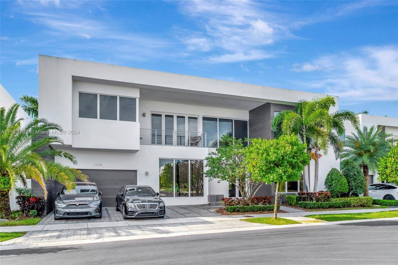 Welcome to luxury living at Modern Doral 75 !