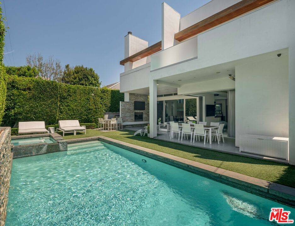 633  N Laurel Ave 5BR Beverly Grove La