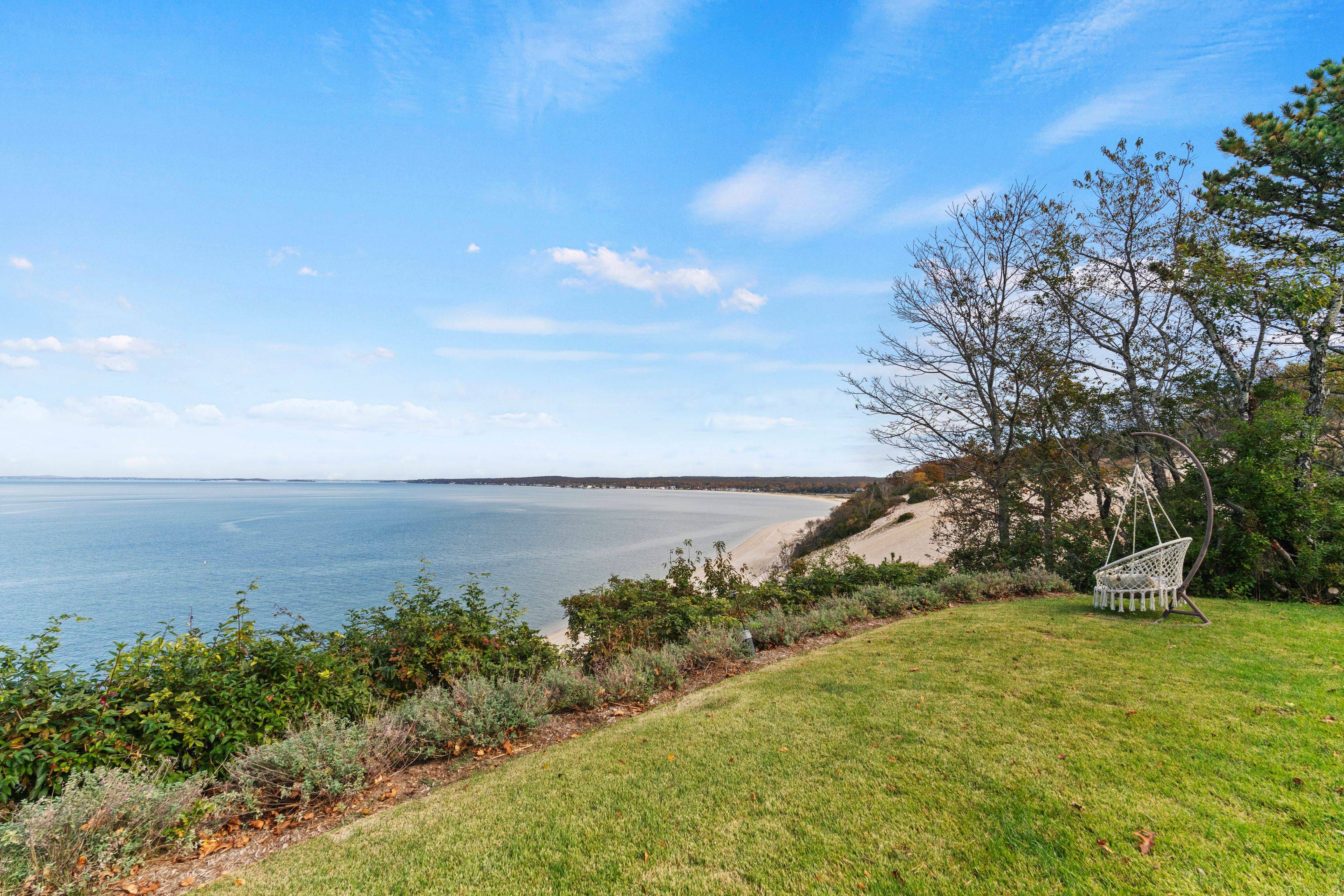 Southampton Bayfront Beach Cottage With Spectacular Views!