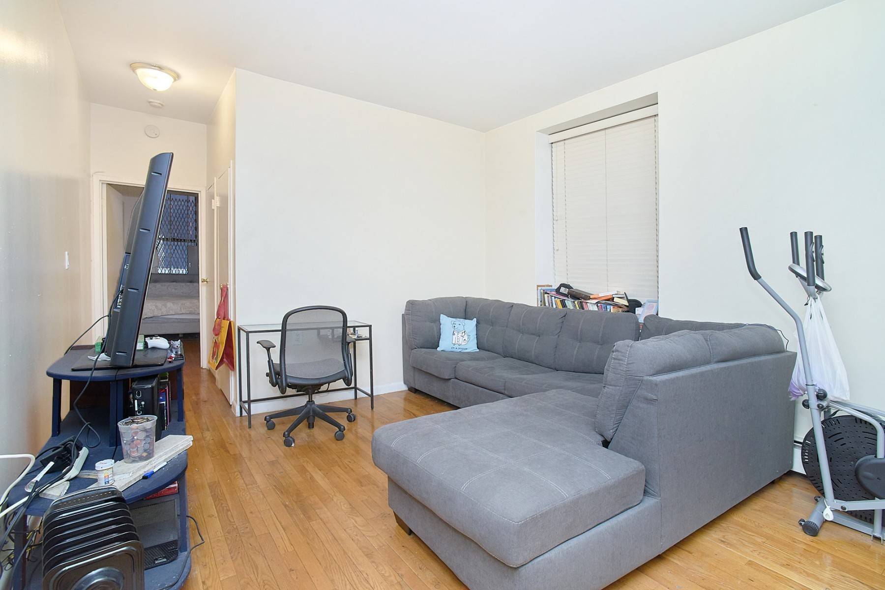 SPACIOUS ONE BED BABY STEPS FROM CENTRAL PARK !