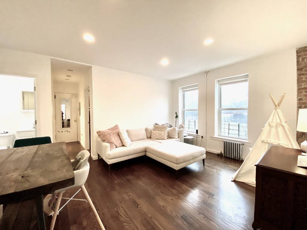 Beautifully Renovated 3 Bedroom 2 Bath with W D In Unit !