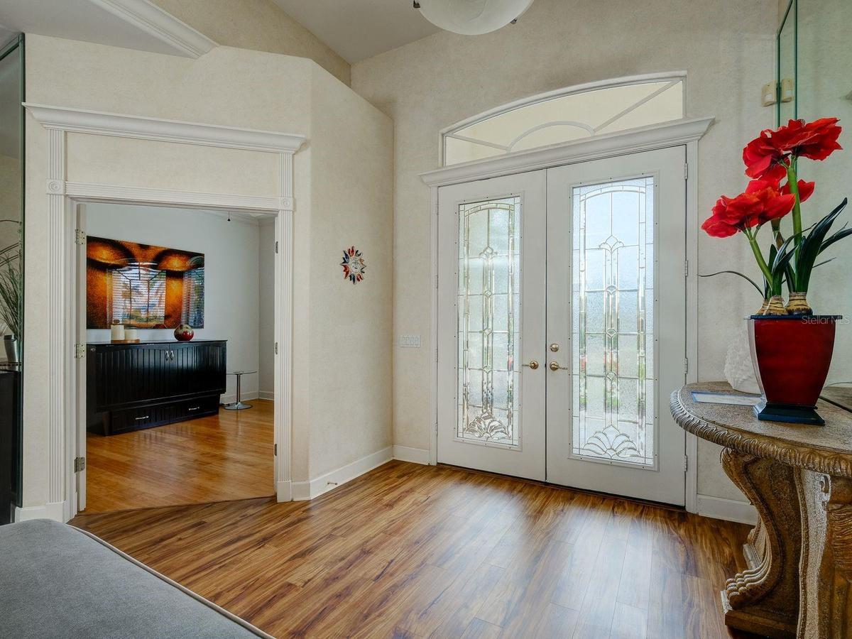 Foyer - door to bonus room