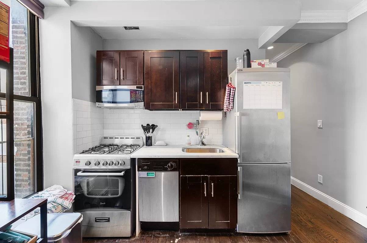 Welcome to 818 Tenth Ave A Pristine Walk Up Building in Hells KitchenFourth Floor 2 Bedroom with Washer DryerAvailable for Early June Move InThe Apartment True 2 Bedroom with Queen ...