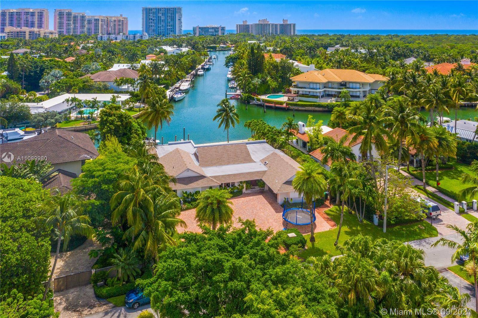 Incredible location in one of Key Biscayne s most desired streets Mariner Drive which is private, quiet, secure and one of the highest streets on KB with 15, 893 Sq ...